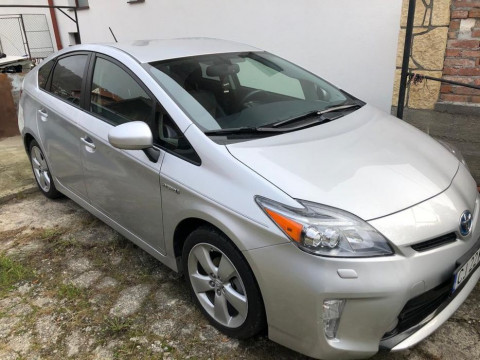 Închiriez Prius, Auris, Logan, Seat Ibiza pentru Bolt Uber Free-now